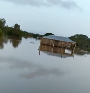 Con el agua hasta el cuello en La Poyata y sin ayudas