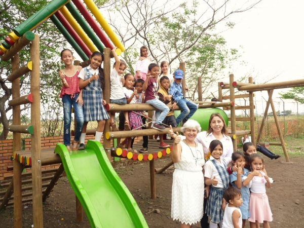 Entregaron parque infantil a niños del Colegio Teresa de Calcuta en Yopal