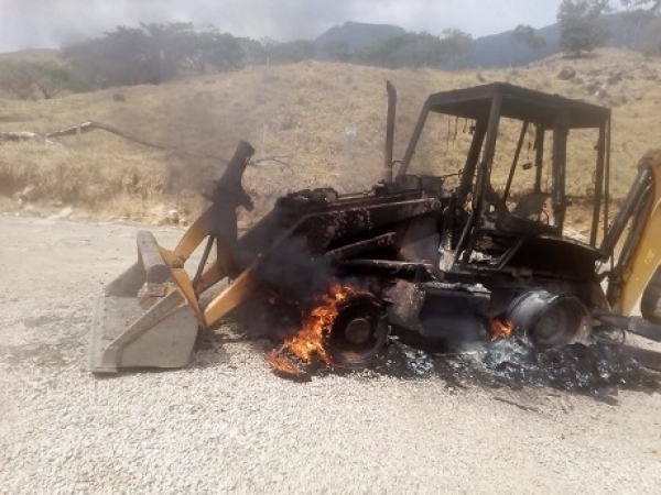 Retroexcavadora fue quemada en la vereda Visinaca