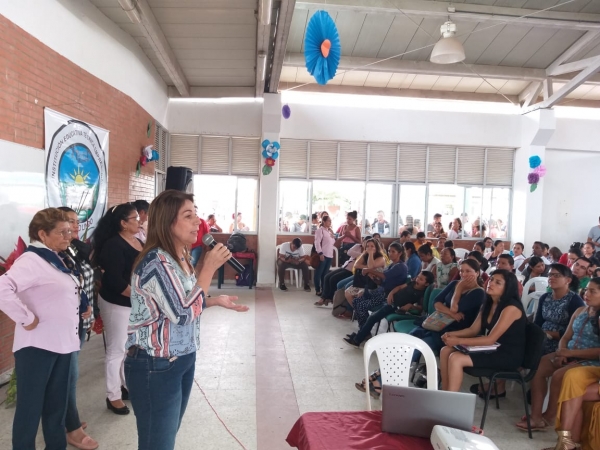Alcaldía hace acompañamiento a la escuela de padres del colegio Llano Lindo