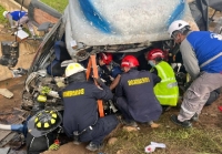 Más de tres horas demandó el rescate del conductor del camión accidentado en la salida de Yopal