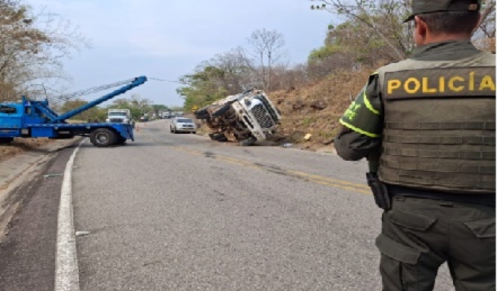 Conductor de la una camioneta resultó con lesiones en su pierna derecha y cadera luego de accidente de tránsito