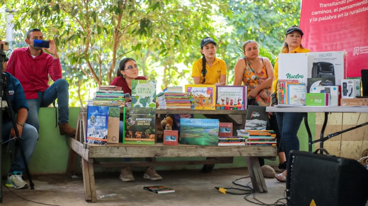 Niños de la vereda La Unión en Yopal estrenan biblioteca itinerante