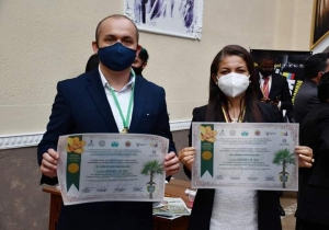 Alcalde de Monterrey, Carlos Iván Díaz y la gestora social, Sofia Solano, recibieron el galardón Orquídea de Oro