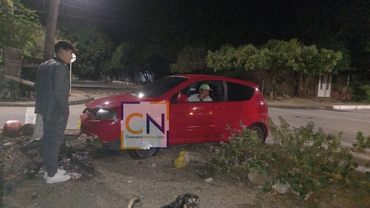 Conductor chocó contra el muro de una vivienda en Yopal