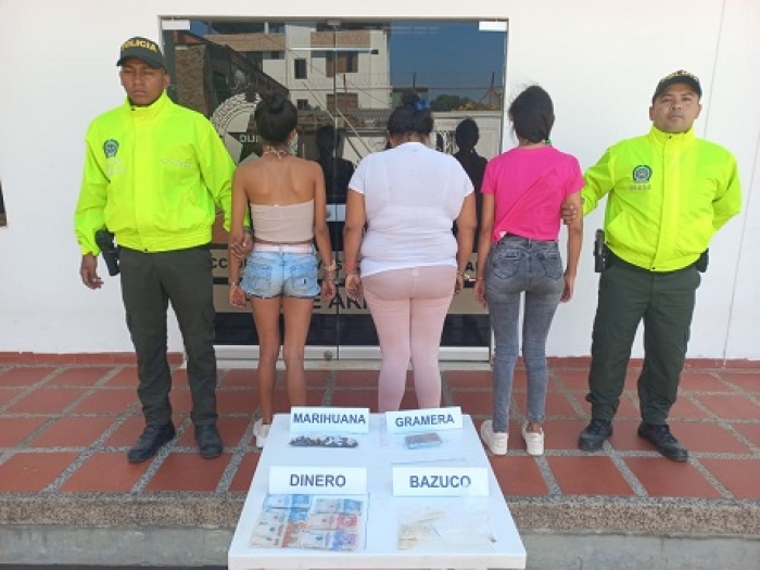 Policía captura a tres mujeres por tráfico de estupefacientes