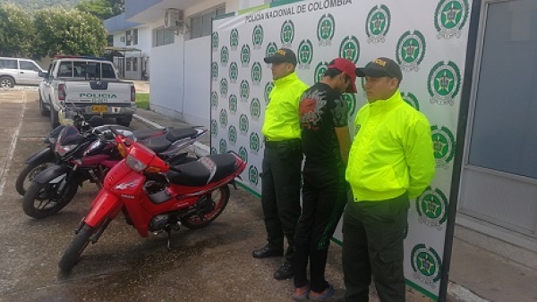 Policía capturó a dos presuntos ladrones de motos y juez liberó a uno