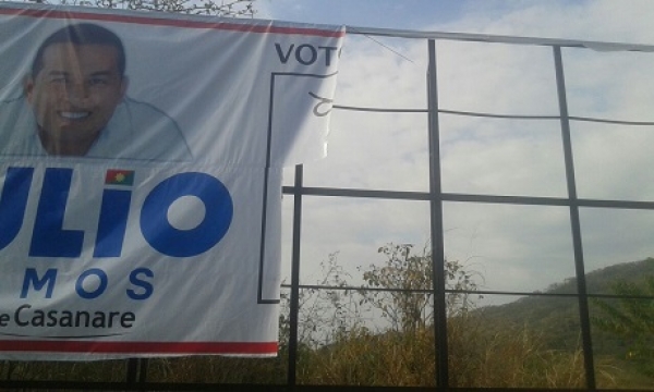Romper vallas y quemar propaganda: Una desesperada medida contra la campaña Julio Ramos CR 101