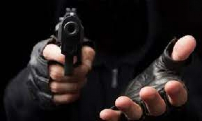 Delincuentes fueron sorprendidos por el Gaula Militar cuando robaban en una vivienda de La Colina Campestre