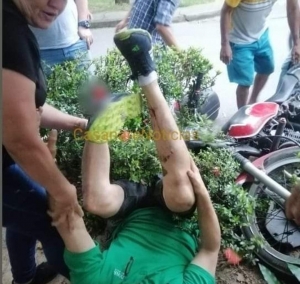 Violento choque entre dos motocicletas en el día sin carro y sin moto dejó un conductor con fractura en el pie izquierdo