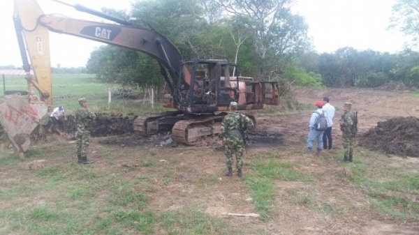 Maquinaria amarilla incinerada en Maní es materia de investigación